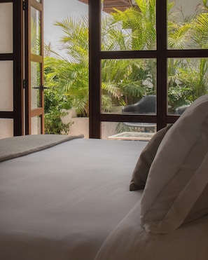 Deluxe Room, Courtyard View | Cadar kapas Mesir, peralatan tempat tidur premium, gebar bulu kapas 