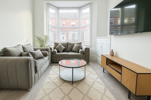 Quiet & Modern 3-Bed Home Near Beach & Marina