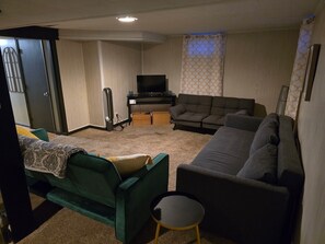 Een smart-tv en een dvd-speler