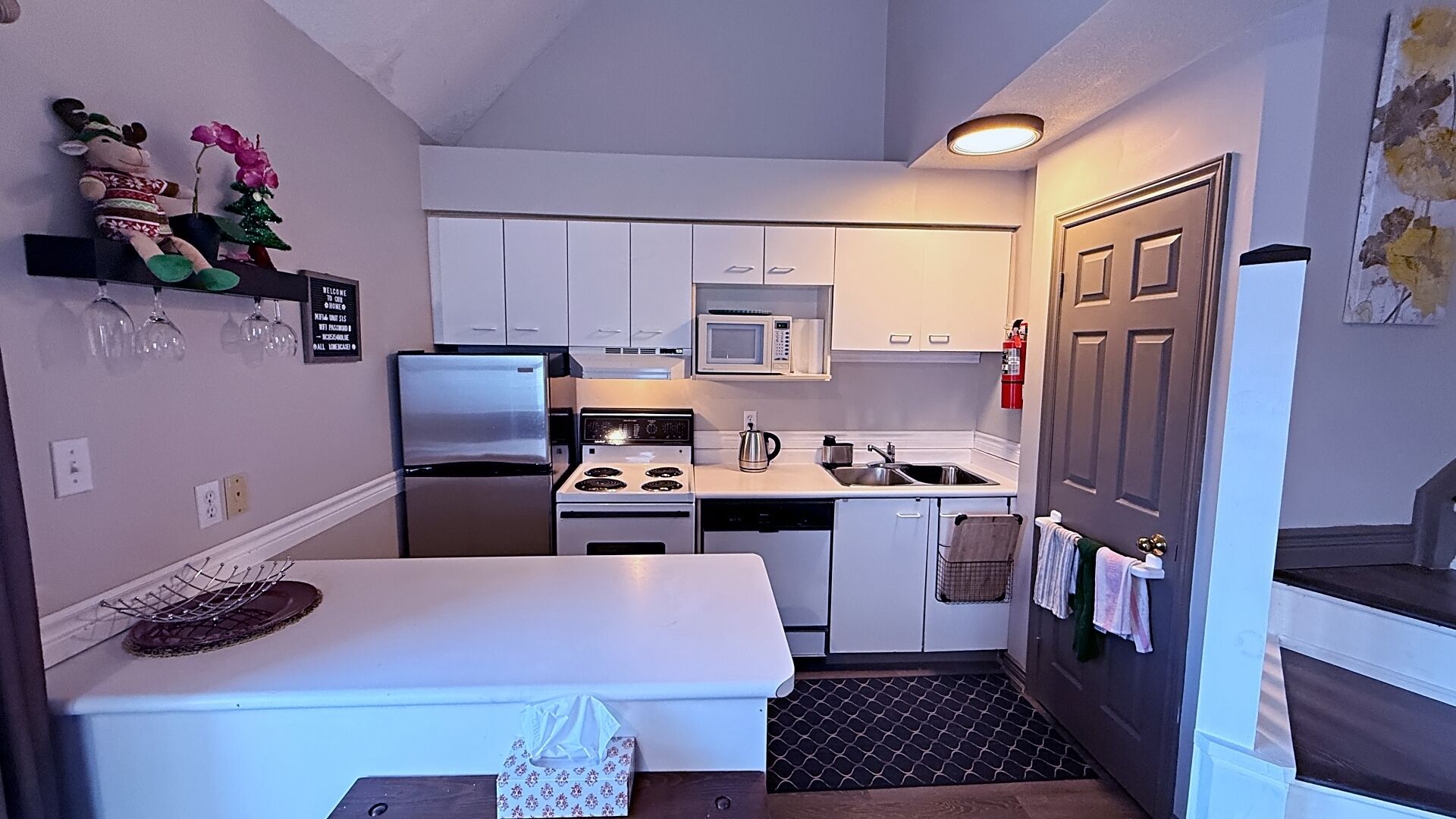 Condo, 2 Queen Beds, Non Smoking, Balcony | Private kitchen | Fridge, microwave, oven, stovetop