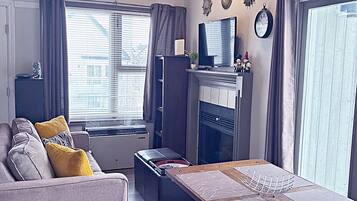 Condo, 2 Queen Beds, Non Smoking, Balcony | Living area