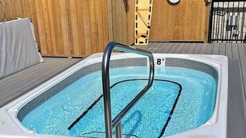 Bain à remous extérieur