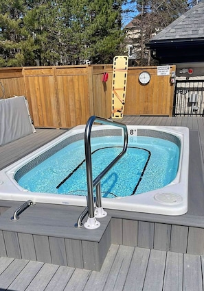 Bain à remous extérieur