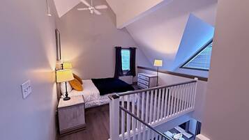 Appart'hĂŽtel, 2 grands lits, non-fumeurs, balcon | Espace de travail pour ordinateur portable, fer et planche Ă repasser