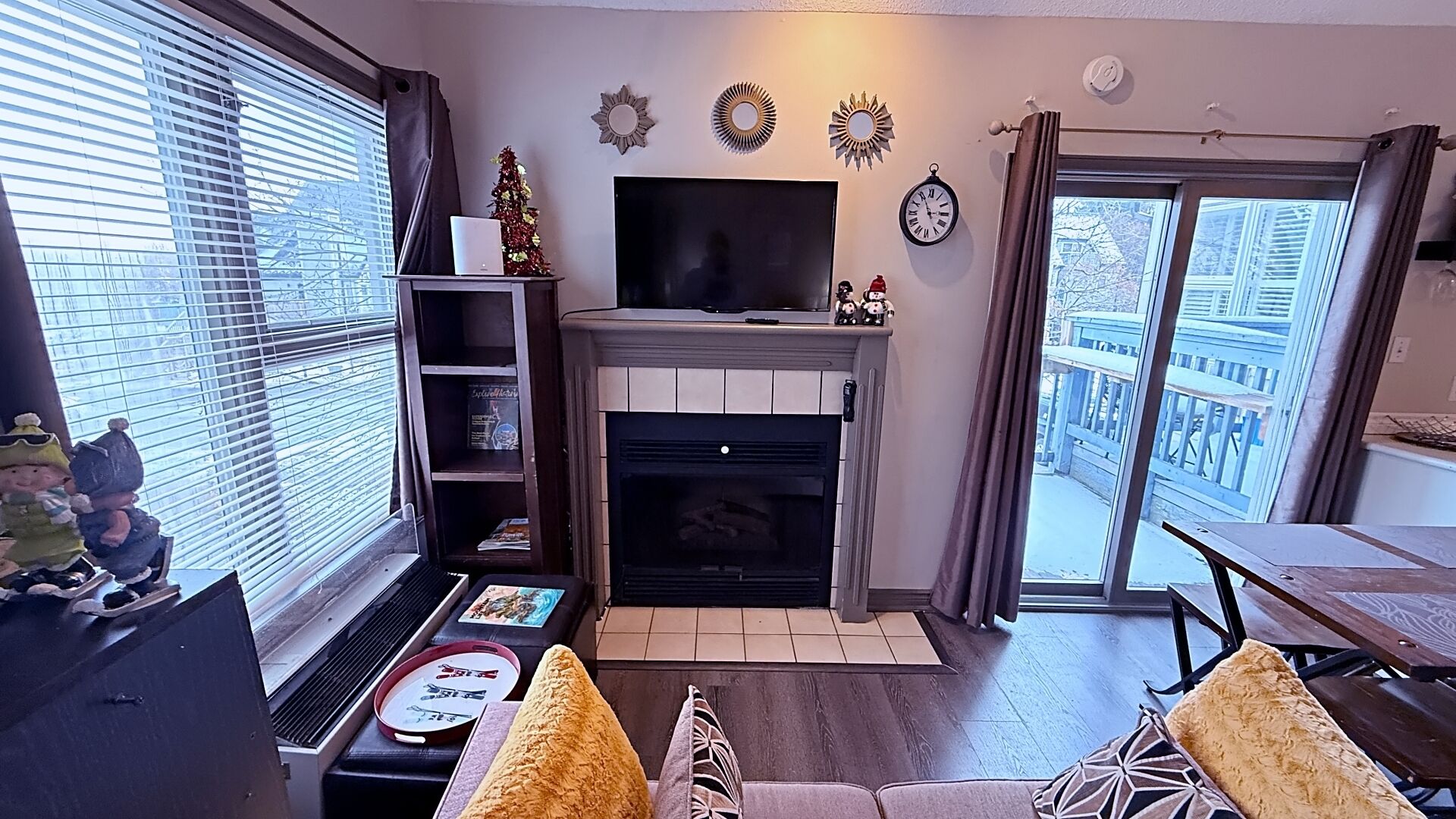 Condo, 2 Queen Beds, Non Smoking, Balcony | Living area