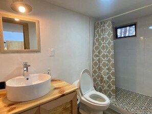 Dusche, Handtücher, Seife, Toilettenpapier