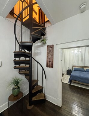 4 bedrooms, iron/ironing board, WiFi, bed sheets - The Colonial Truman Cottage Downtown! (Springfield)