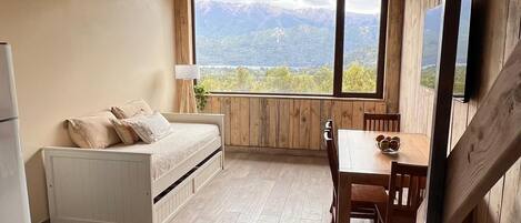 Deluxe Bungalow | Living area