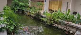 2-bedroom apartment in Portmore with Security,AC ,beach front access and pool