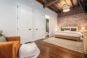 Cuna de viaje, wifi y ropa de cama 