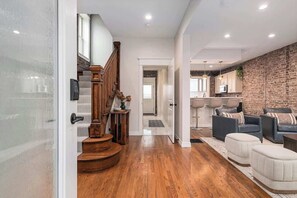 Interior - Rare Omaha Brownstone Retreat! 2 Kings and Garage! (Omaha)