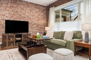 TV, offices - Rare Omaha Brownstone Retreat! 2 Kings and Garage! (Omaha)