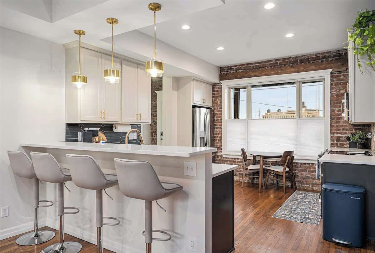 Køleskab, mikrobølgeovn, ovn, kogeplade