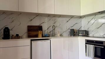 Fridge, oven, stovetop, toaster