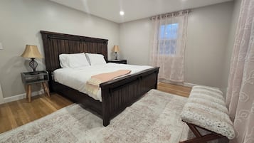 3 bedrooms, in-room safe, iron/ironing board, travel crib