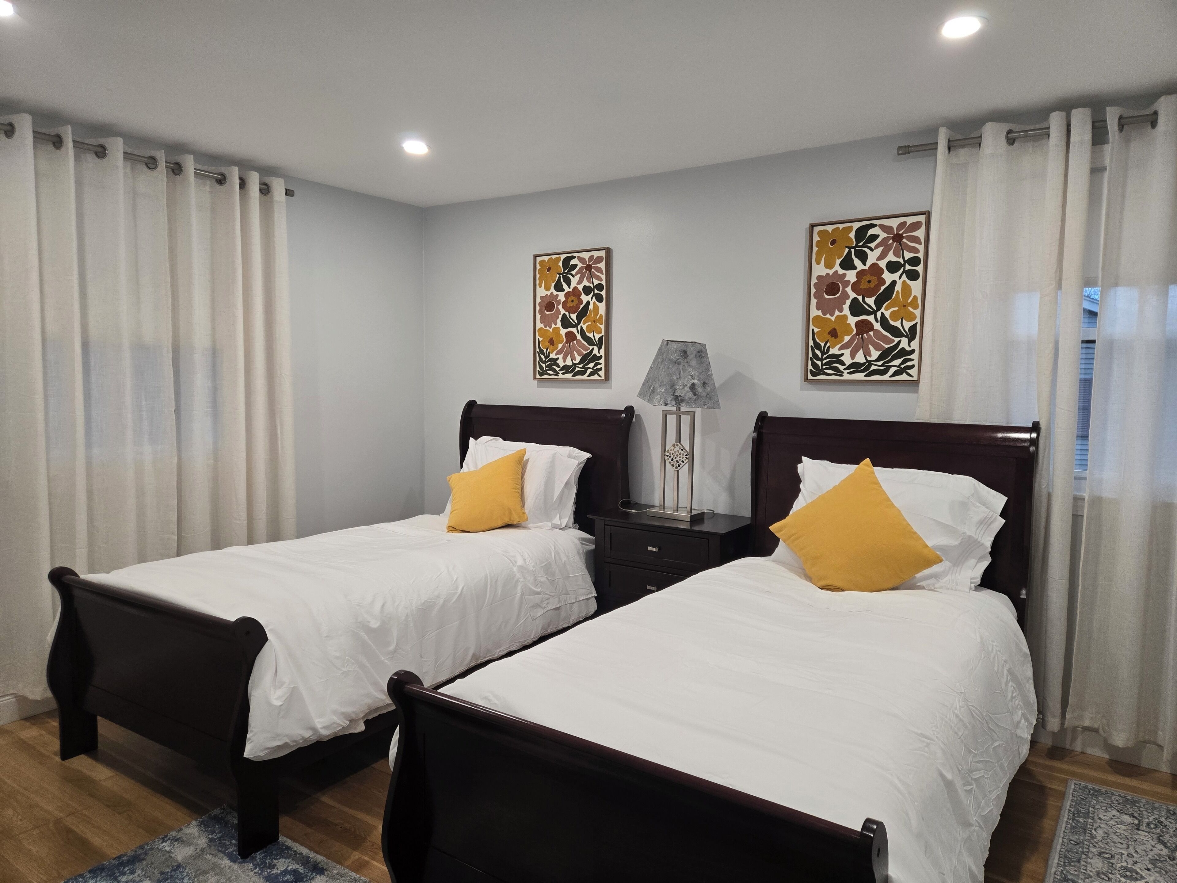 3 quartos, cofres nos quartos, ferros/tábuas de passar roupa