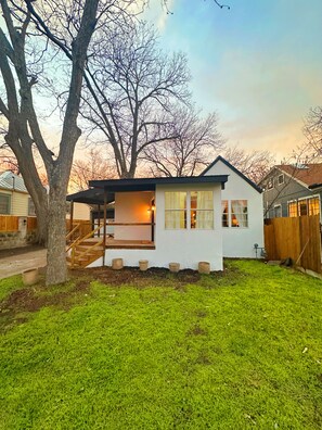 Exterior - Vibrant home in the heart of Austin (Austin)