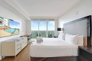 Een strijkplank/strijkijzer, wifi, beddengoed