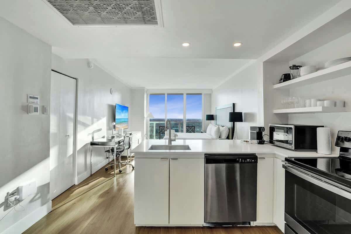 冰箱、微波炉、烤箱、炉灶