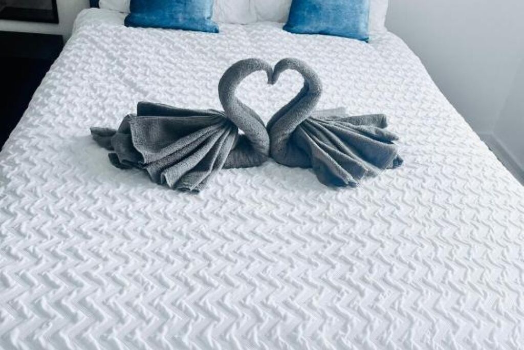 مكواة/لوح كي وواي فاي وملاءات أسرّة