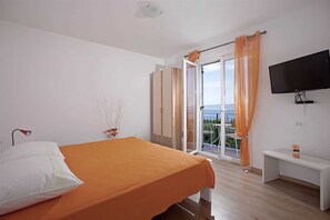 Soundproofing, iron/ironing board, travel cot, free WiFi - Villa Mirta an peaceful escape near beaches (Crni)