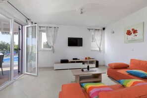 TV - Villa Mirta an peaceful escape near beaches (Crni)