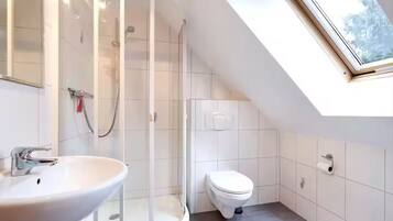 Dusche, Handtücher, Seife, Toilettenpapier