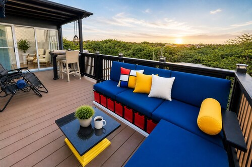 Modern 2BR King Suite • 5 Min to Baby Beach • Fast WiFi • Sleeps 4