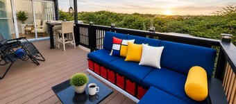 Modern 2BR King Suite • 5 Min to Baby Beach • Fast WiFi • Sleeps 4
