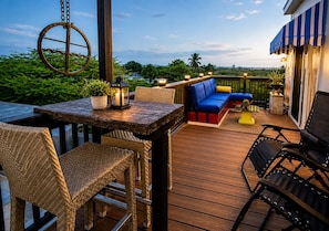Outdoor dining - Modern 2BR King Suite • 5 Min to Baby Beach • Fast WiFi • Sleeps 4 (Ceru Colorado)