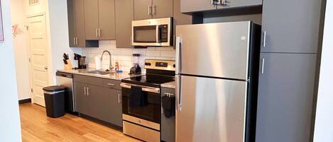 Mikrobølgeovn, ovn, kogeplade, opvaskemaskine