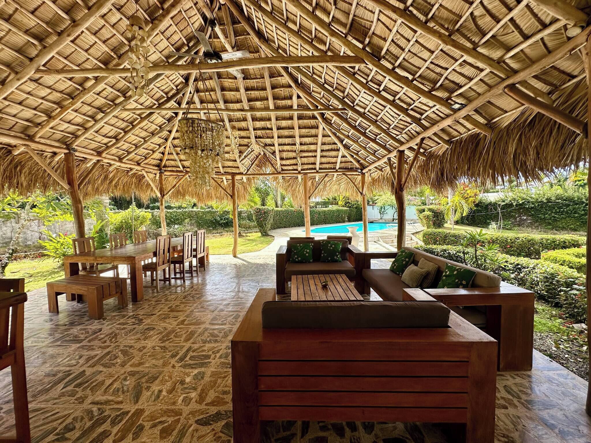 Villa, 4 habitaciones, para fumadores, alberca privada | Restaurante al aire libre