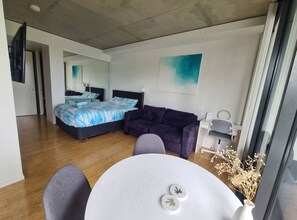 Iron/ironing board, WiFi, bed sheets - Stylish Apartment with Rooftop Pool - Close to City+ANU (Lyneham)