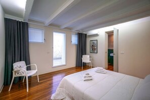 Desk, iron/ironing board, travel cot, WiFi