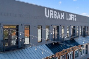 Exterior - Downtown Urban Loft above Restaurants (Perryville)