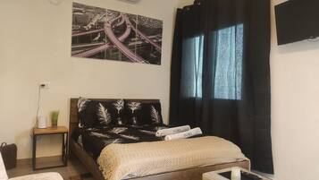 Laptop workspace, soundproofing, free WiFi