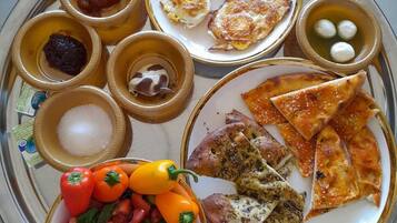 Standard Quadruple Room, Mountain View | In-room dining