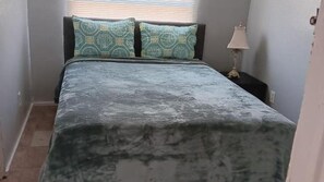 Bed sheets - GpL 3115 A 3 Bed 1 Bath (Fort Myers)