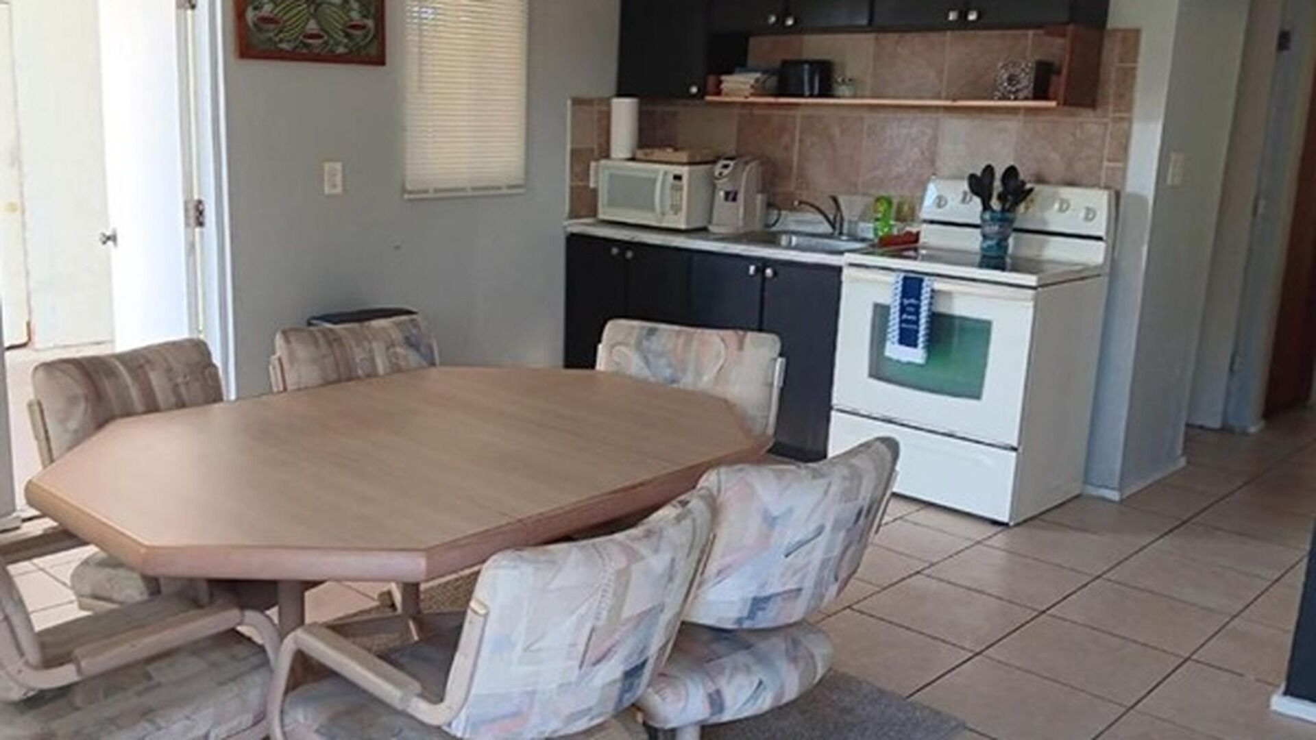 Microwave, oven, stovetop, cookware/dishes/utensils
