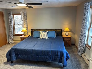 Travel crib, free WiFi, bed sheets