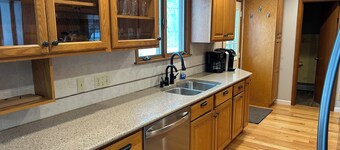 Fabulous 5-bedroom house in quiet neighborhood 5 minutes from TBK sports complex