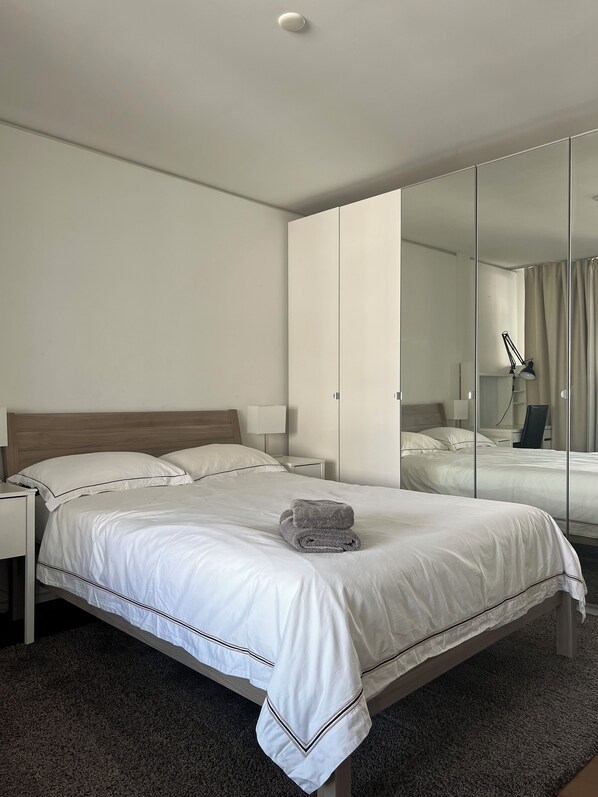 Iron/ironing board, WiFi, bed sheets