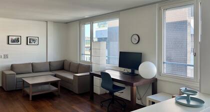 Modern and bright home by Prime Tower with workspaces & balcony