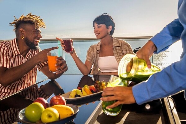 تناول الطعام بالخارج