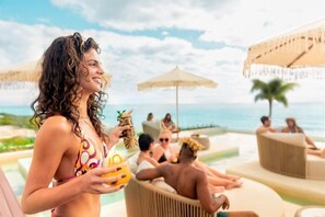 Outdoor pool - Hyatt Vivid Grand Island Cancun-all Inclusive Adults Only (Cancun)