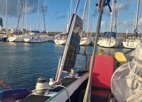 Grand voilier au calme avec tout confort