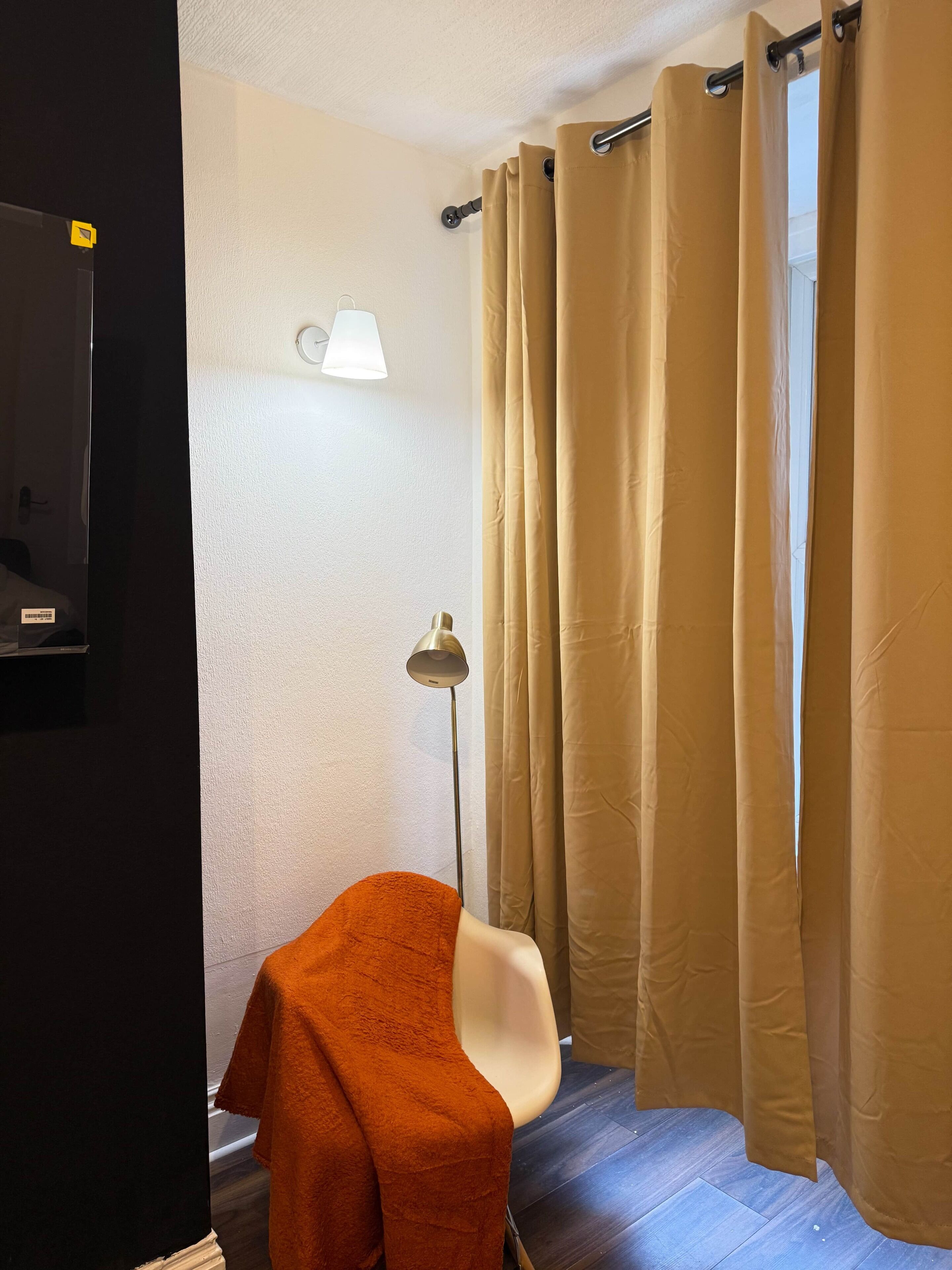 Miljøvennlige toalettsaker, hårføner, håndklær og såpe