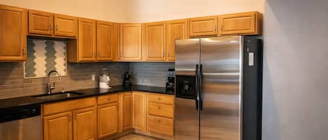Fridge, microwave, stovetop, dishwasher