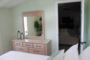 4 bedrooms, desk, free WiFi, bed sheets - Beach House 4BR 2BA Surfside Beach - Golf Cart Outdoor Pool just steps Away! (Myrtle Beach)
