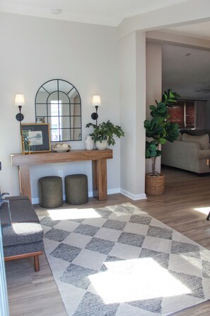 Interior - Beach House 4BR 2BA Surfside Beach - Golf Cart Outdoor Pool just steps Away! (Myrtle Beach)